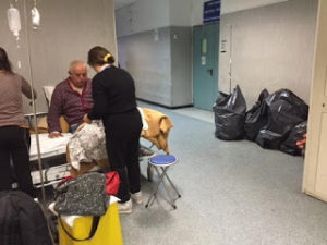 Napoli, pazienti ricoverati accanto ai sacchetti per i rifiuti